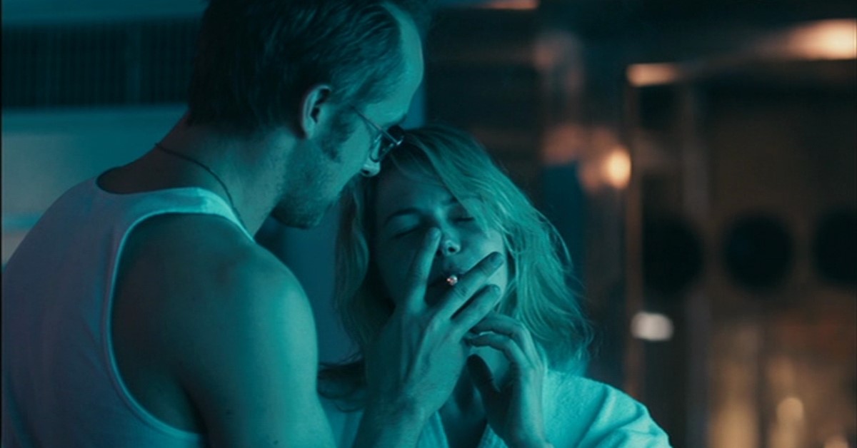 โกดังหนังรีวิว Blue Valentine จริงๆ แล้วหนังเรื่องนี้ถูกกำหนดให้ถ่ายทำในปี 2008 แต่ก็ต้องถูก